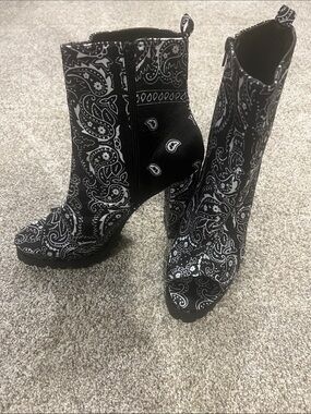 Black Paisley Print Platform Ankle Boots - Women